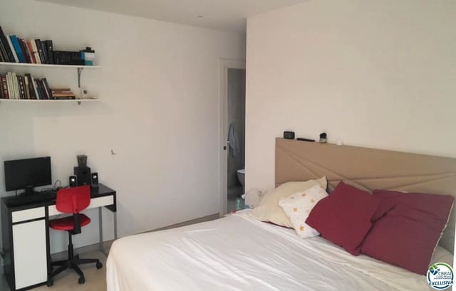 Chalet de 4 habitaciones en Empuriabrava, Castelló d'Empúries en venta con piscina garaje - 349.000 € (Ref: 8663716)