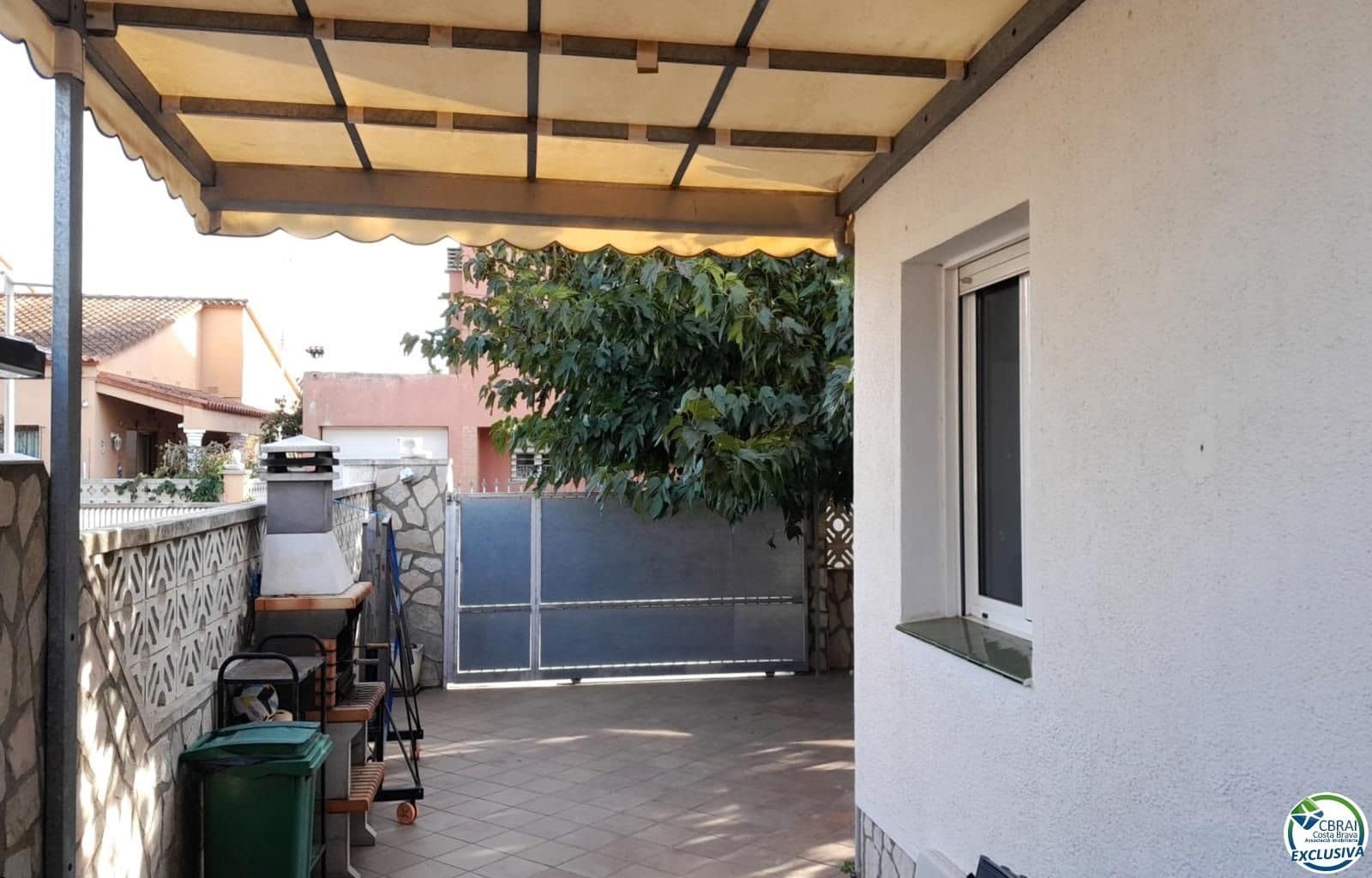 Chalet de 4 habitaciones en Empuriabrava en venta con piscina garaje - 349.000 € (Ref: 8663716)