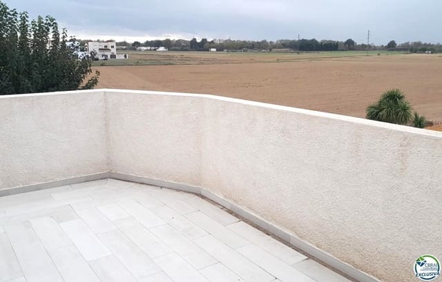 Chalet de 4 habitaciones en Empuriabrava, Castelló d'Empúries en venta con piscina garaje - 349.000 € (Ref: 8663716)