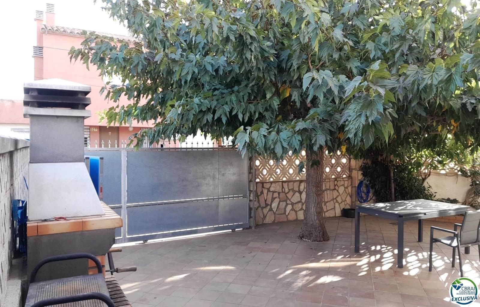 Chalet de 4 habitaciones en Empuriabrava en venta con piscina garaje - 349.000 € (Ref: 8663716)