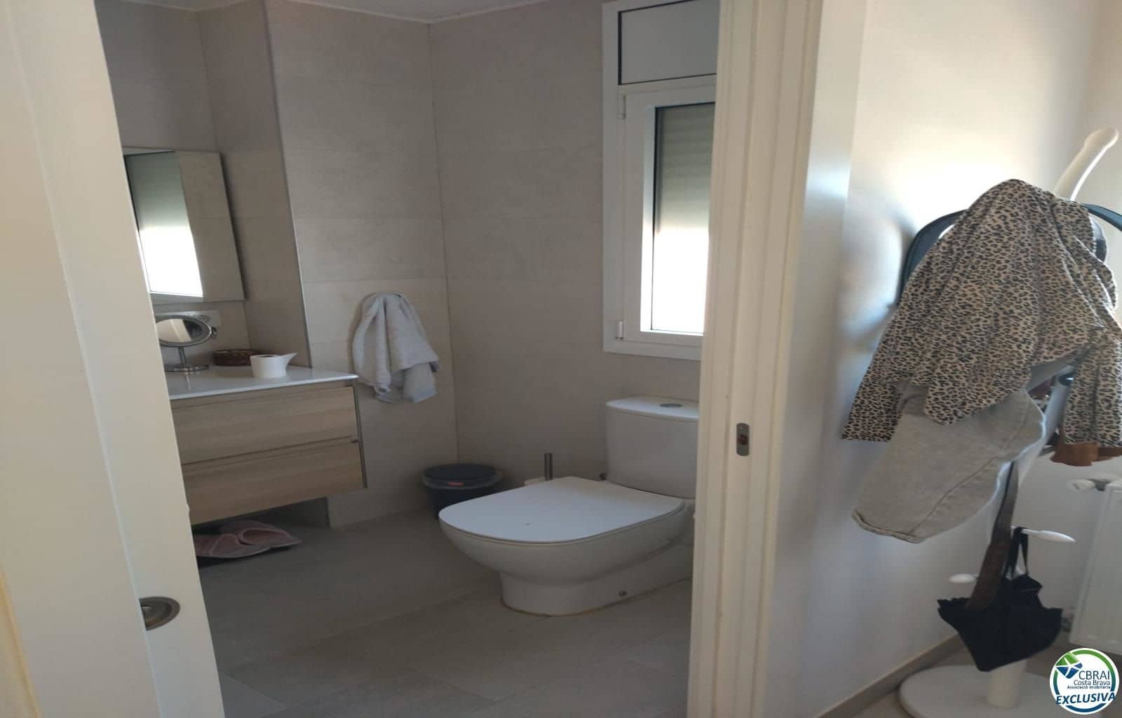 Chalet de 4 habitaciones en Empuriabrava en venta con piscina garaje - 349.000 € (Ref: 8663716)