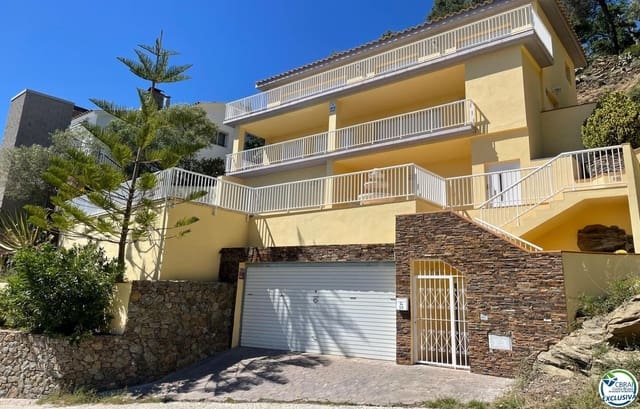 3 soveværelse Villa til salg i Roses med swimmingpool garage - € 750.000 (Ref: 8663749)