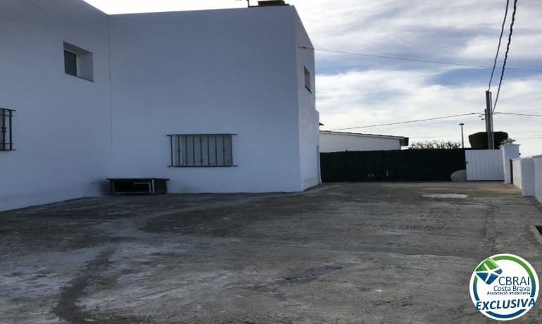 5 bedroom Villa for sale in Roses - € 460,000 (Ref: 8663768)