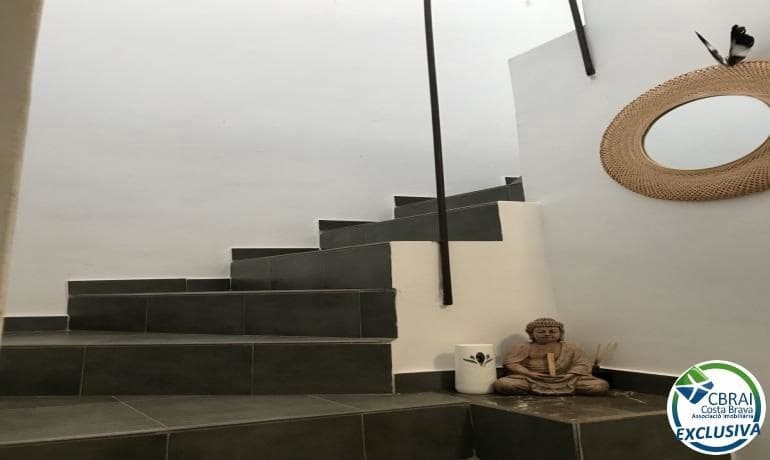 5 bedroom Villa for sale in Roses - € 460,000 (Ref: 8663768)