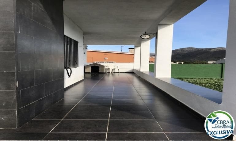 5 bedroom Villa for sale in Roses - € 460,000 (Ref: 8663768)