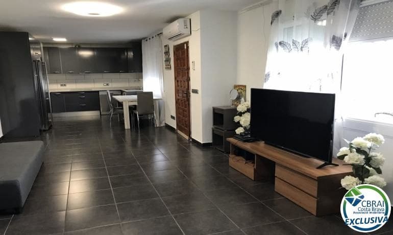 5 bedroom Villa for sale in Roses - € 460,000 (Ref: 8663768)