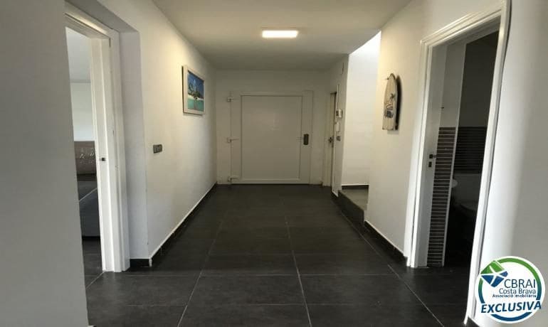 5 bedroom Villa for sale in Roses - € 460,000 (Ref: 8663768)