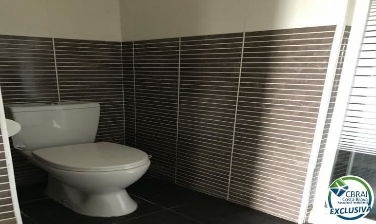 5 bedroom Villa for sale in Roses - € 460,000 (Ref: 8663768)