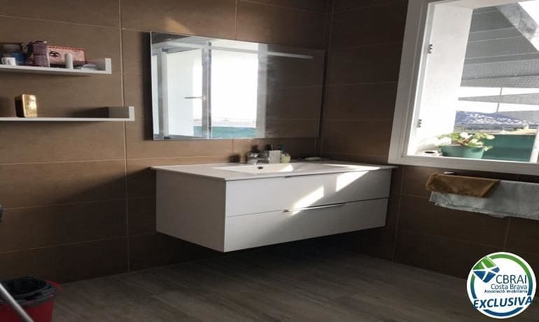 5 bedroom Villa for sale in Roses - € 460,000 (Ref: 8663768)