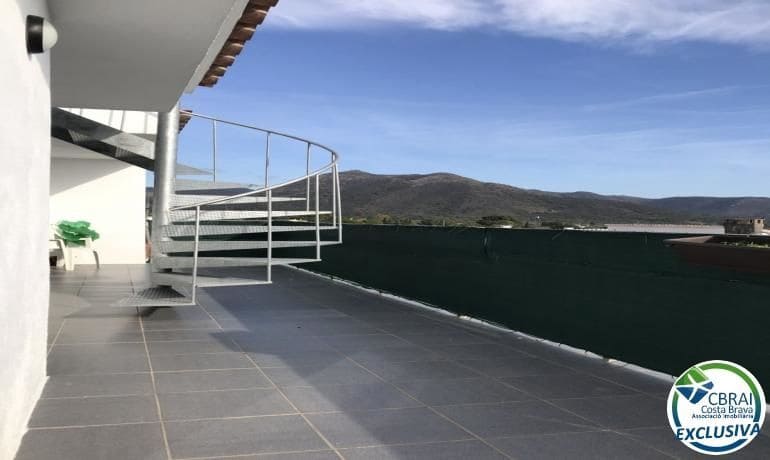 5 bedroom Villa for sale in Roses - € 460,000 (Ref: 8663768)