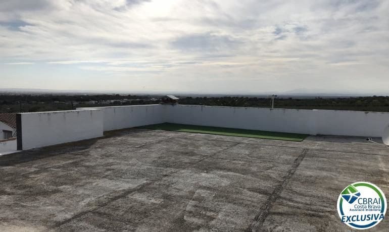 5 bedroom Villa for sale in Roses - € 460,000 (Ref: 8663768)