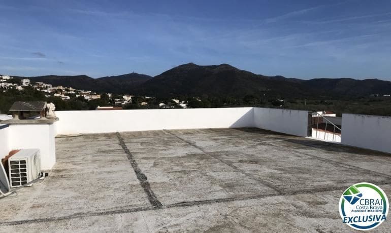 5 bedroom Villa for sale in Roses - € 460,000 (Ref: 8663768)