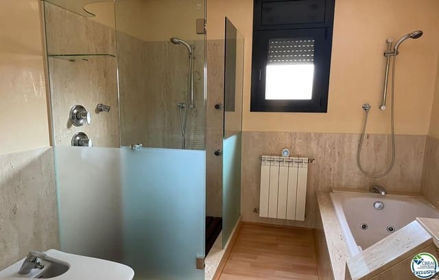 4 bedroom Villa for sale in La Bisbal d'Empordà with pool garage - € 550,000 (Ref: 8696918)