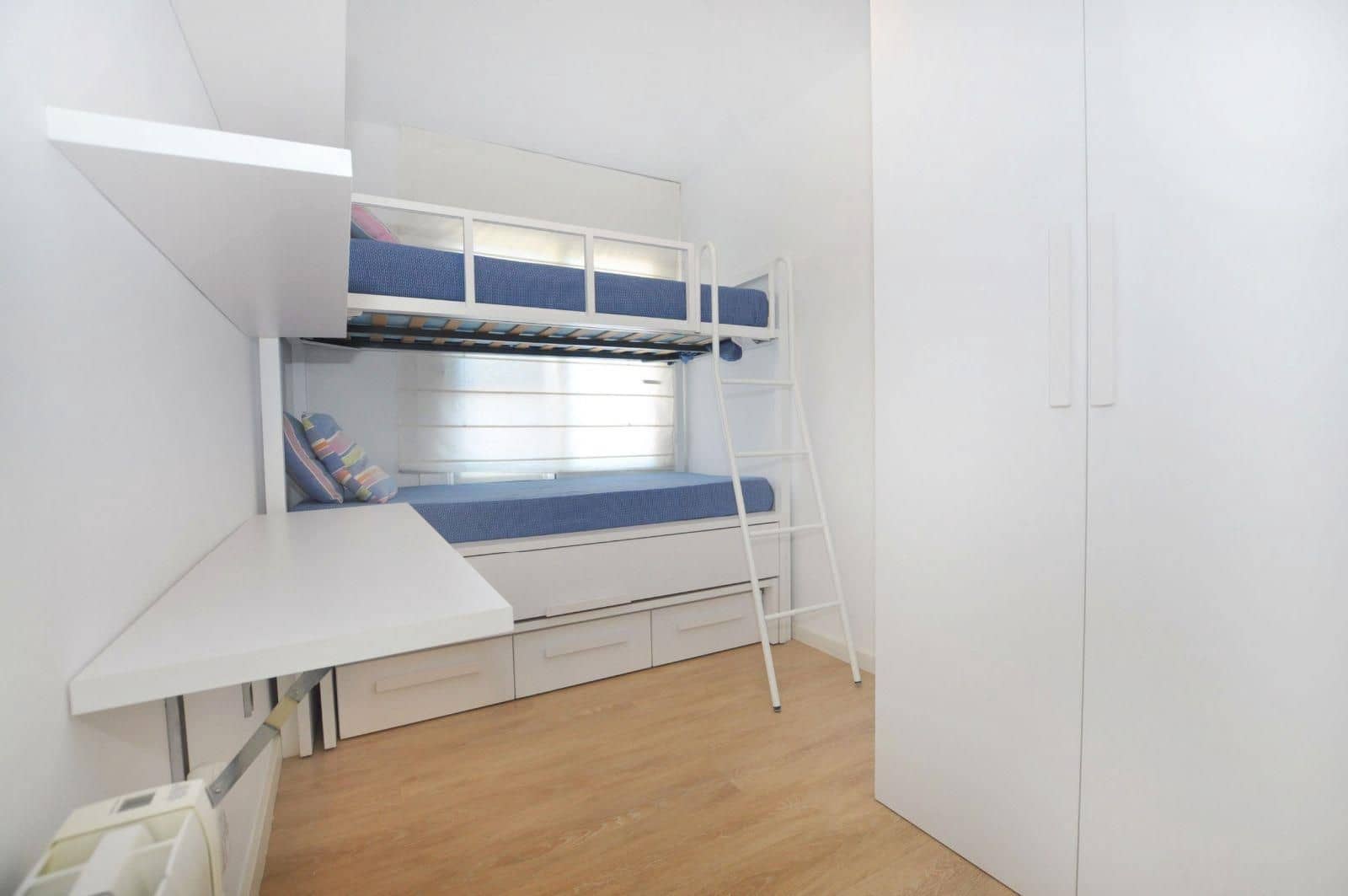 2 bedroom Flat for sale in Roses with garage - € 385,000 (Ref: 8705304)