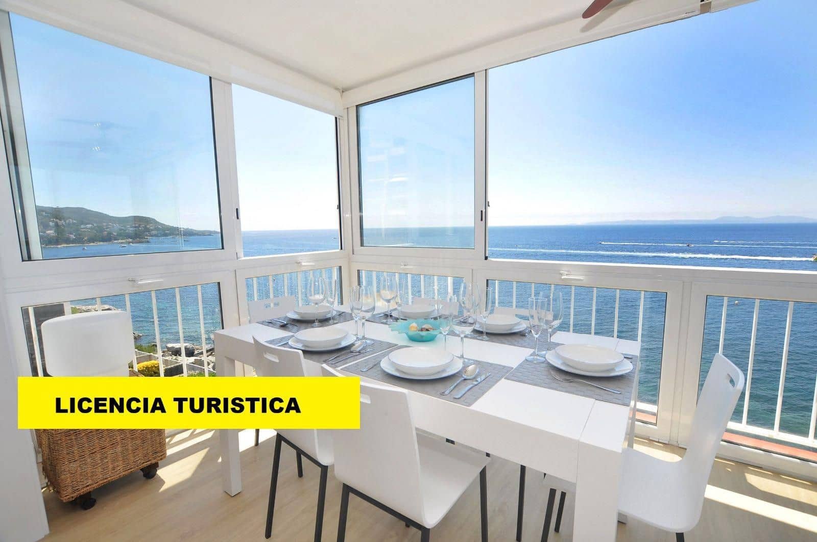 2 bedroom Flat for sale in Roses with garage - € 385,000 (Ref: 8705304)