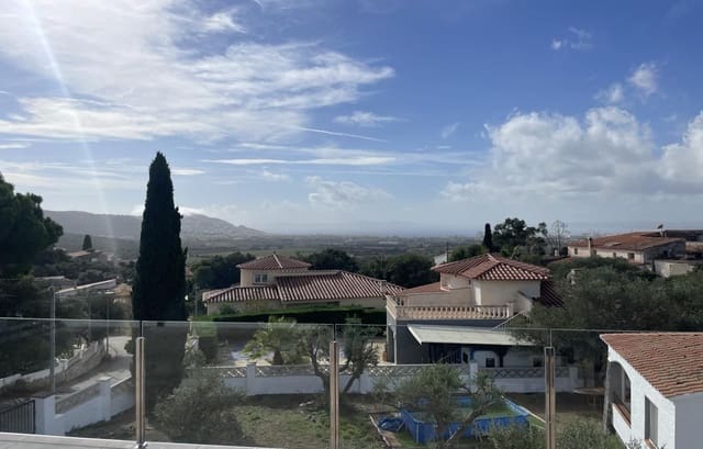 3 soverom Villa til salgs i El Mas Fumats, Roses med svømmebasseng garasje - € 679 000 (Ref: 8742004)