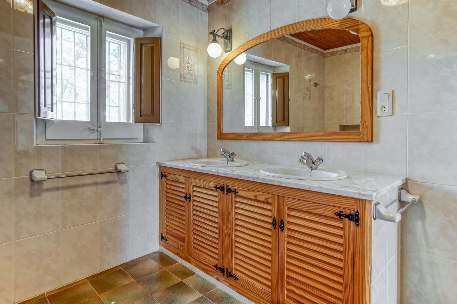 5 slaapkamer Villa te koop in Tordera met zwembad garage - € 1.200.000 (Ref: 8800313)