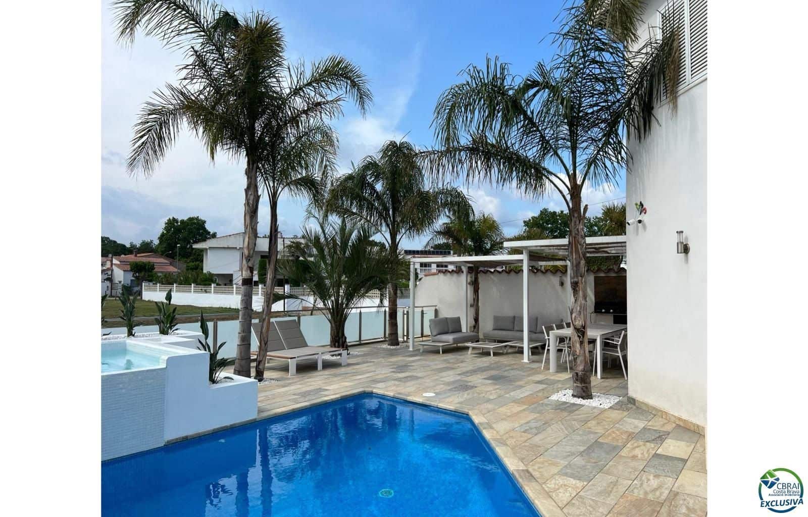 4 Zimmer Villa zu verkaufen in Empuriabrava mit Pool Garage - 1.099.000 € (Ref: 8800322)