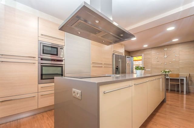 3 sypialnia Willa na sprzedaż w Roses z basenem - 675 000 € (Ref: 8800326)