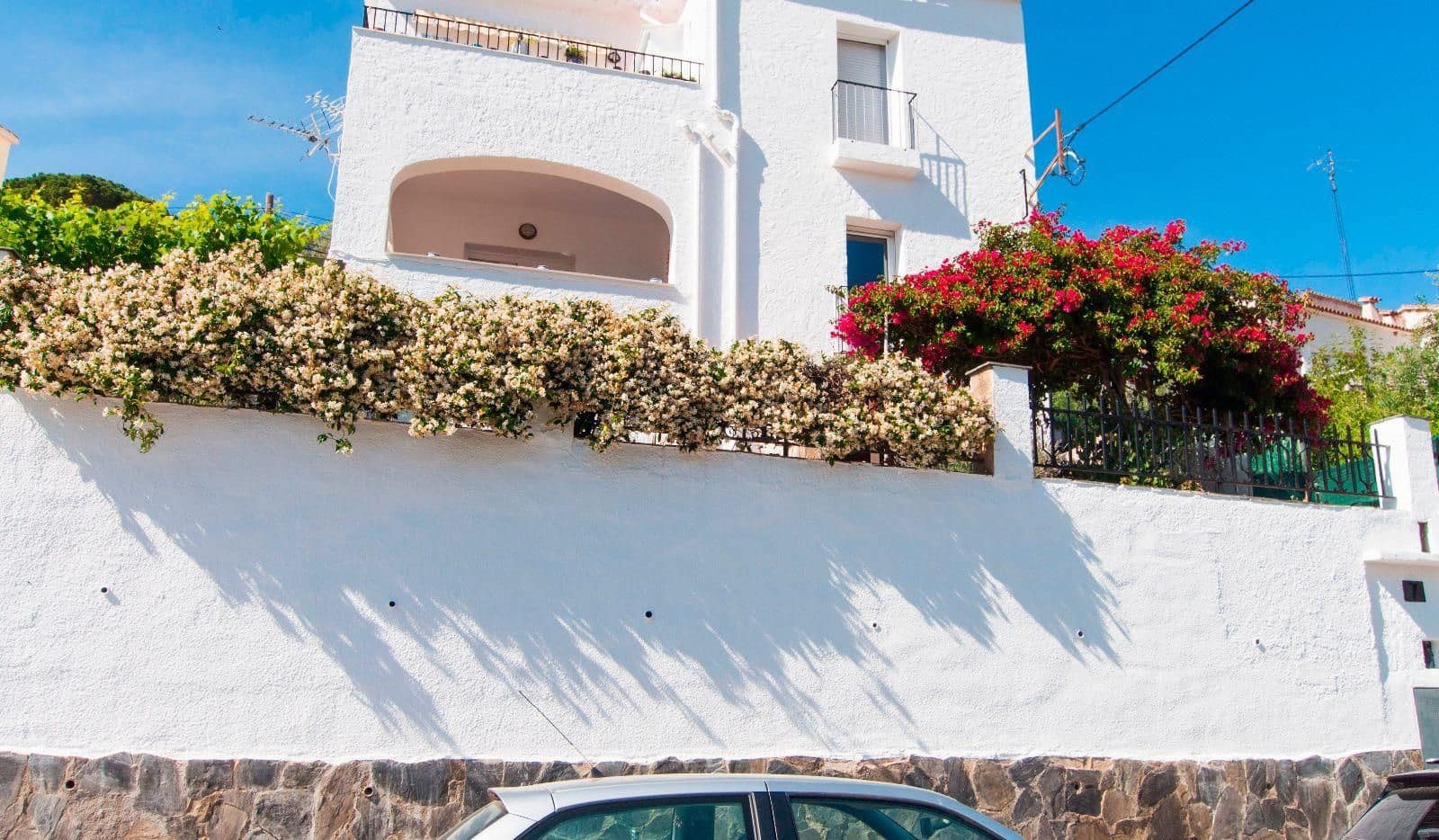 3 bedroom Flat for sale in Roses - € 319,000 (Ref: 8800338)