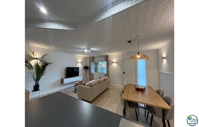 2 bedroom Flat for sale in Empuriabrava, Castelló d'Empúries - € 265,000 (Ref: 8881147)