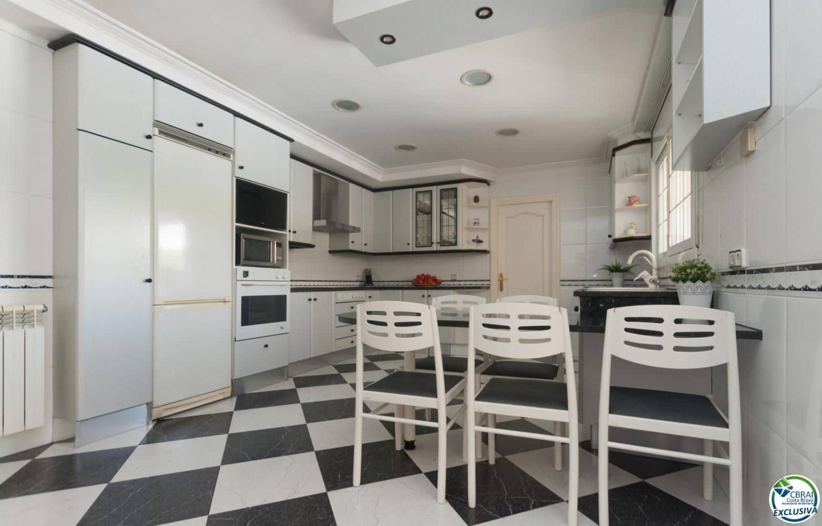 4 Zimmer Villa zu verkaufen in Roses mit Pool Garage - 598.000 € (Ref: 8885043)