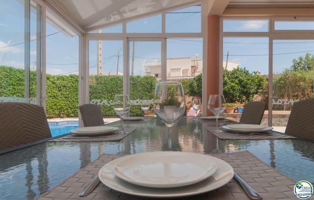 Chalet de 4 habitaciones en Roses en venta con piscina garaje - 598.000 € (Ref: 8885043)