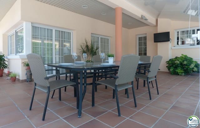 Chalet de 4 habitaciones en Roses en venta con piscina garaje - 598.000 € (Ref: 8885043)