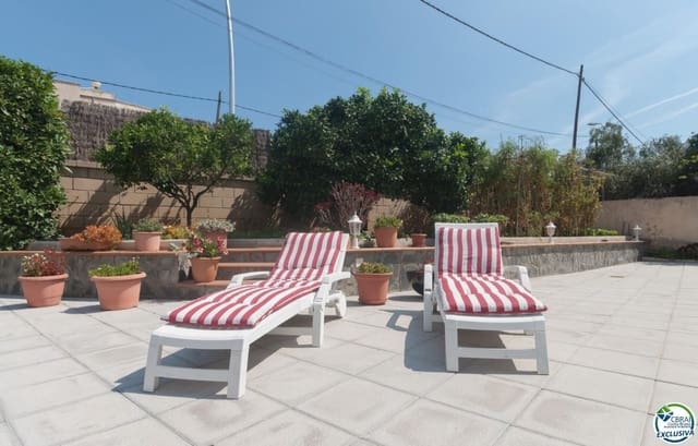 Chalet de 4 habitaciones en Roses en venta con piscina garaje - 598.000 € (Ref: 8885043)