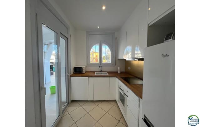 4 sypialnia Willa na sprzedaż w Empuriabrava, Castelló d'Empúries z basenem garażem - 799 000 € (Ref: 8900911)