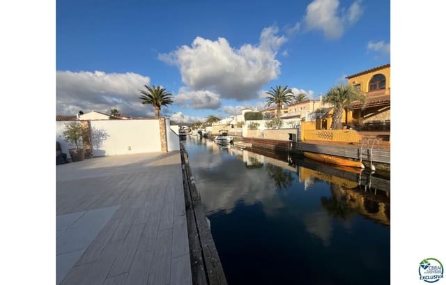 4 sypialnia Willa na sprzedaż w Empuriabrava, Castelló d'Empúries z basenem garażem - 799 000 € (Ref: 8900911)