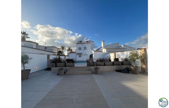 4 sypialnia Willa na sprzedaż w Empuriabrava, Castelló d'Empúries z basenem garażem - 799 000 € (Ref: 8900911)