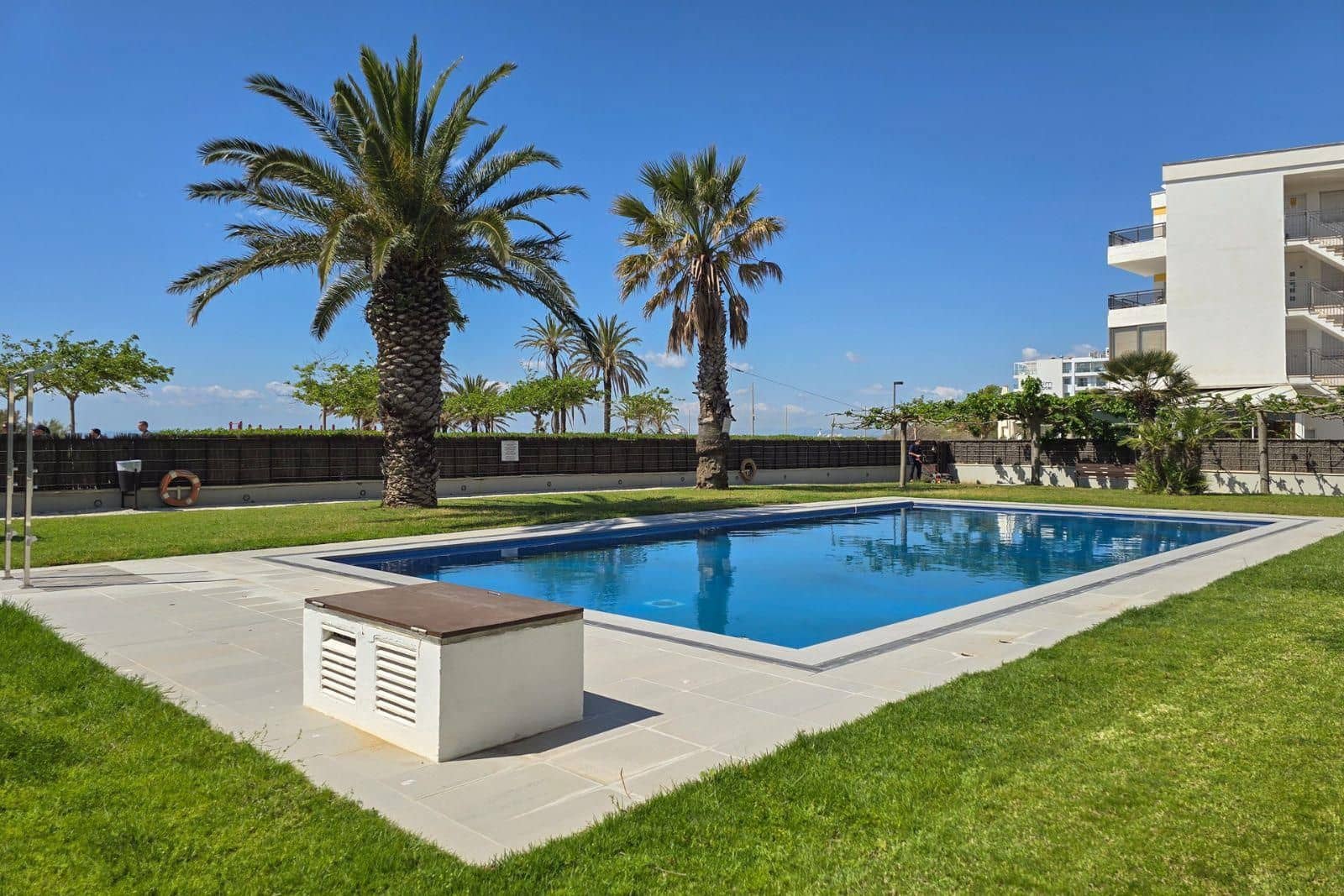 2 bedroom Flat for sale in Roses with pool garage - € 570,000 (Ref: 8903885)