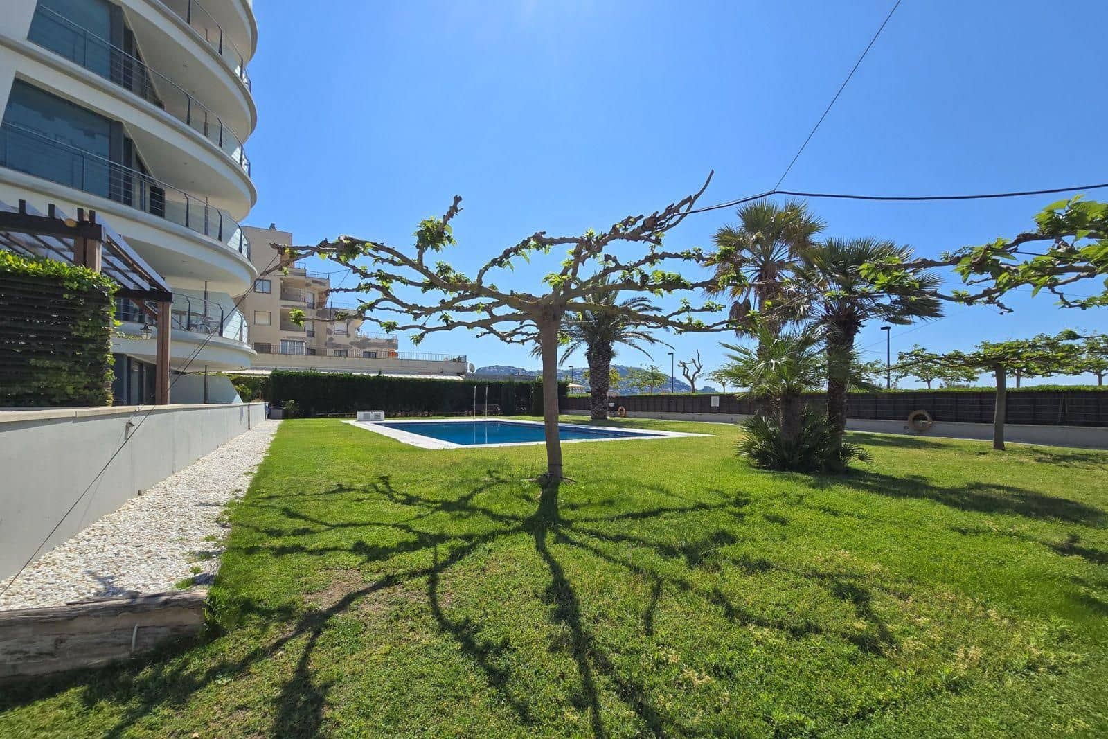 2 bedroom Flat for sale in Roses with pool garage - € 570,000 (Ref: 8903885)