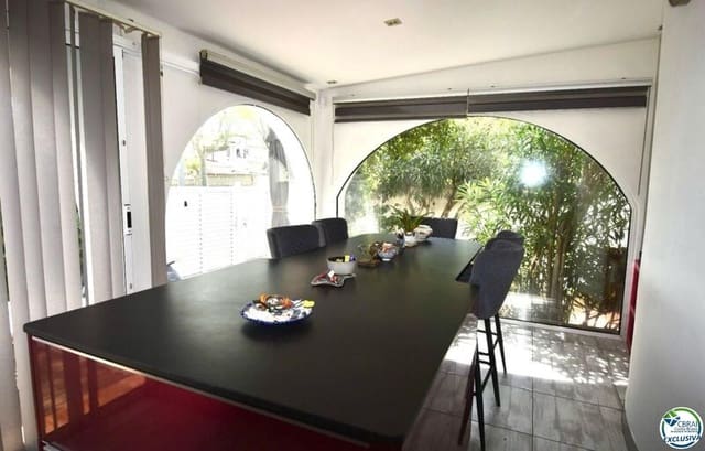 2 Zimmer Villa zu verkaufen in Empuriabrava, Castelló d'Empúries mit Garage - 405.000 € (Ref: 8941688)