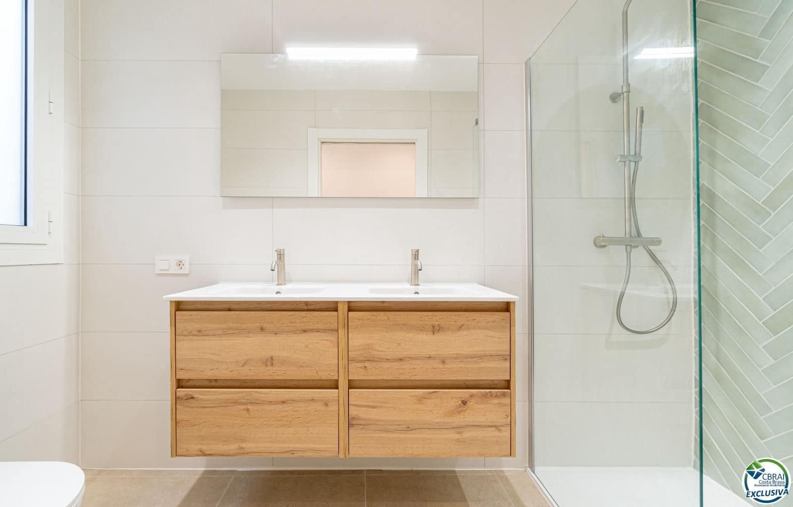 2 bedroom Flat for sale in Roses - € 279,000 (Ref: 8981247)