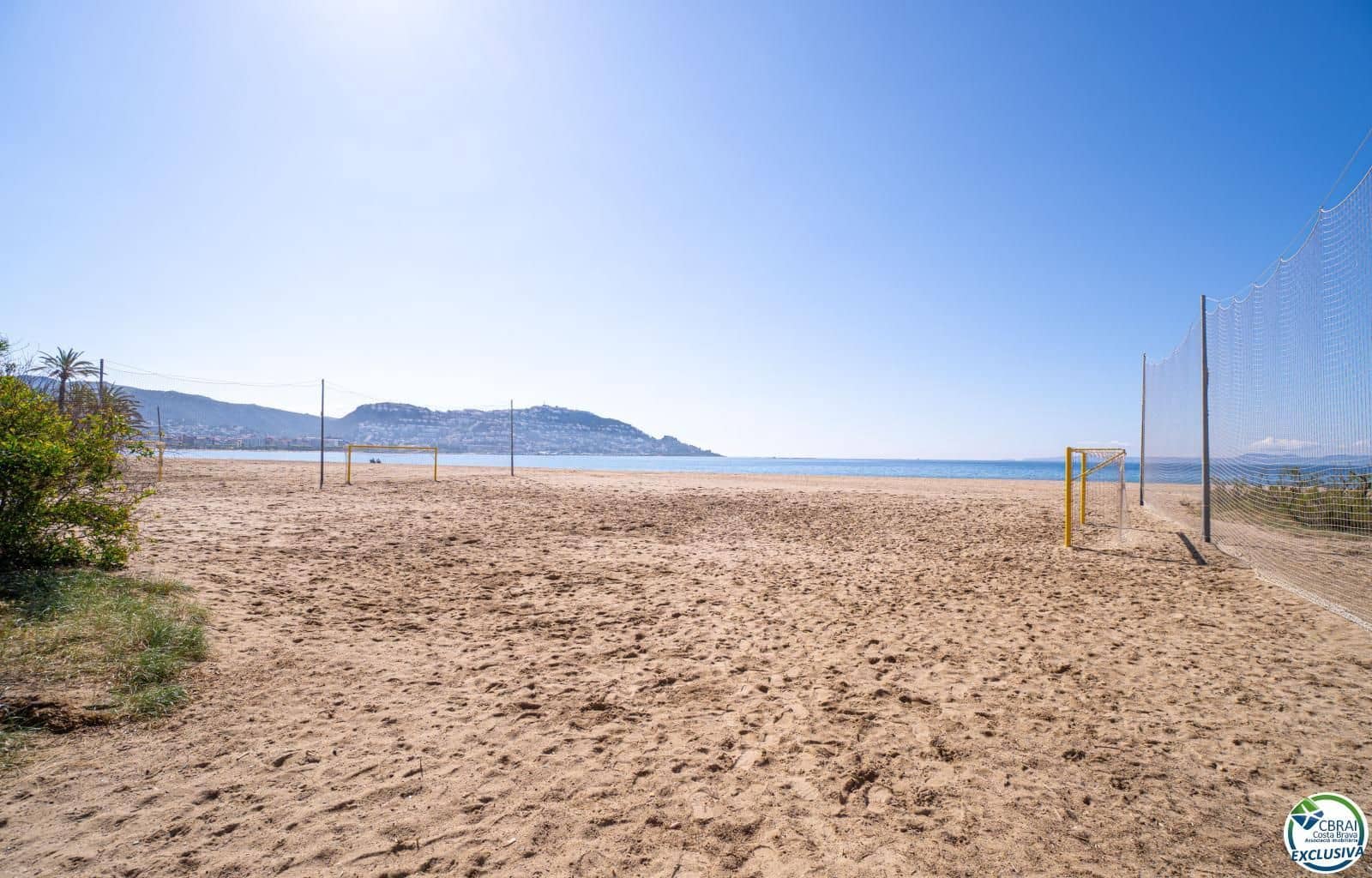 2 bedroom Flat for sale in Roses - € 279,000 (Ref: 8981247)