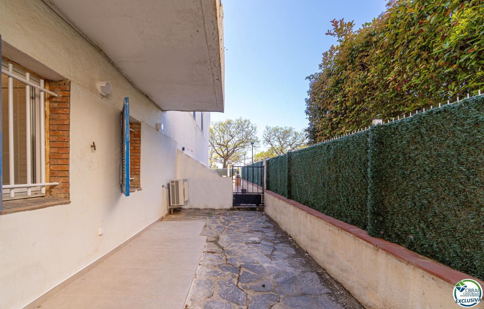 2 bedroom Flat for sale in Roses - € 279,000 (Ref: 8981247)