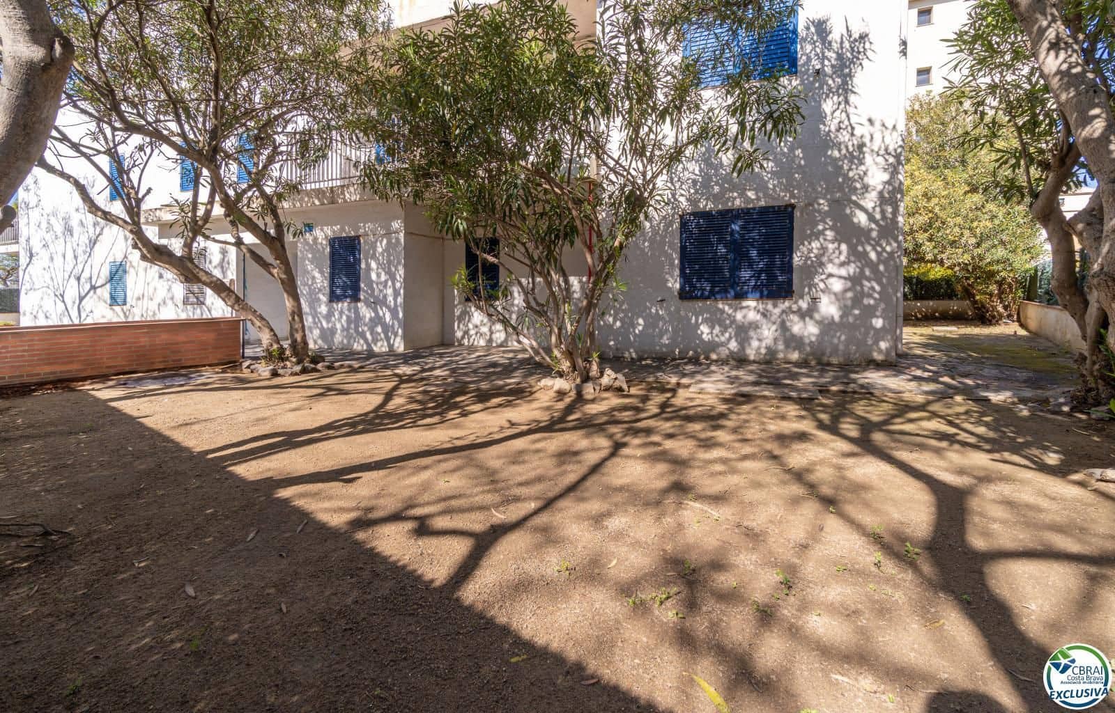 2 bedroom Flat for sale in Roses - € 279,000 (Ref: 8981247)