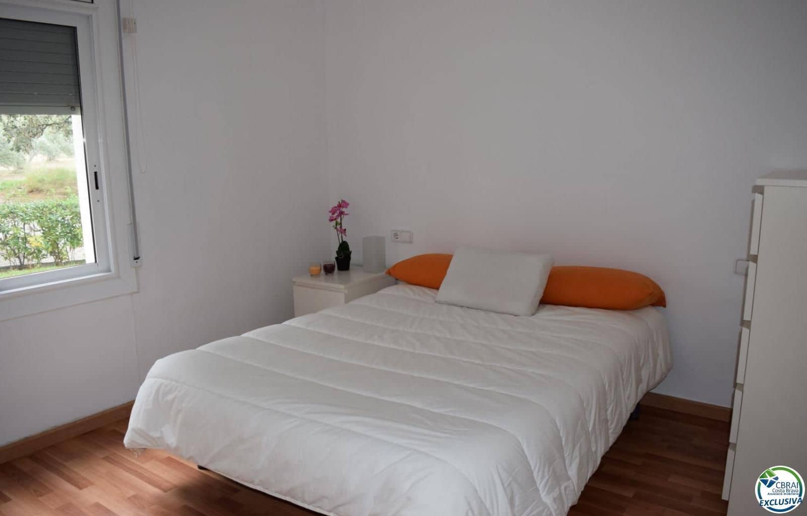 1 bedroom Flat for sale in Roses - € 145,000 (Ref: 8992659)