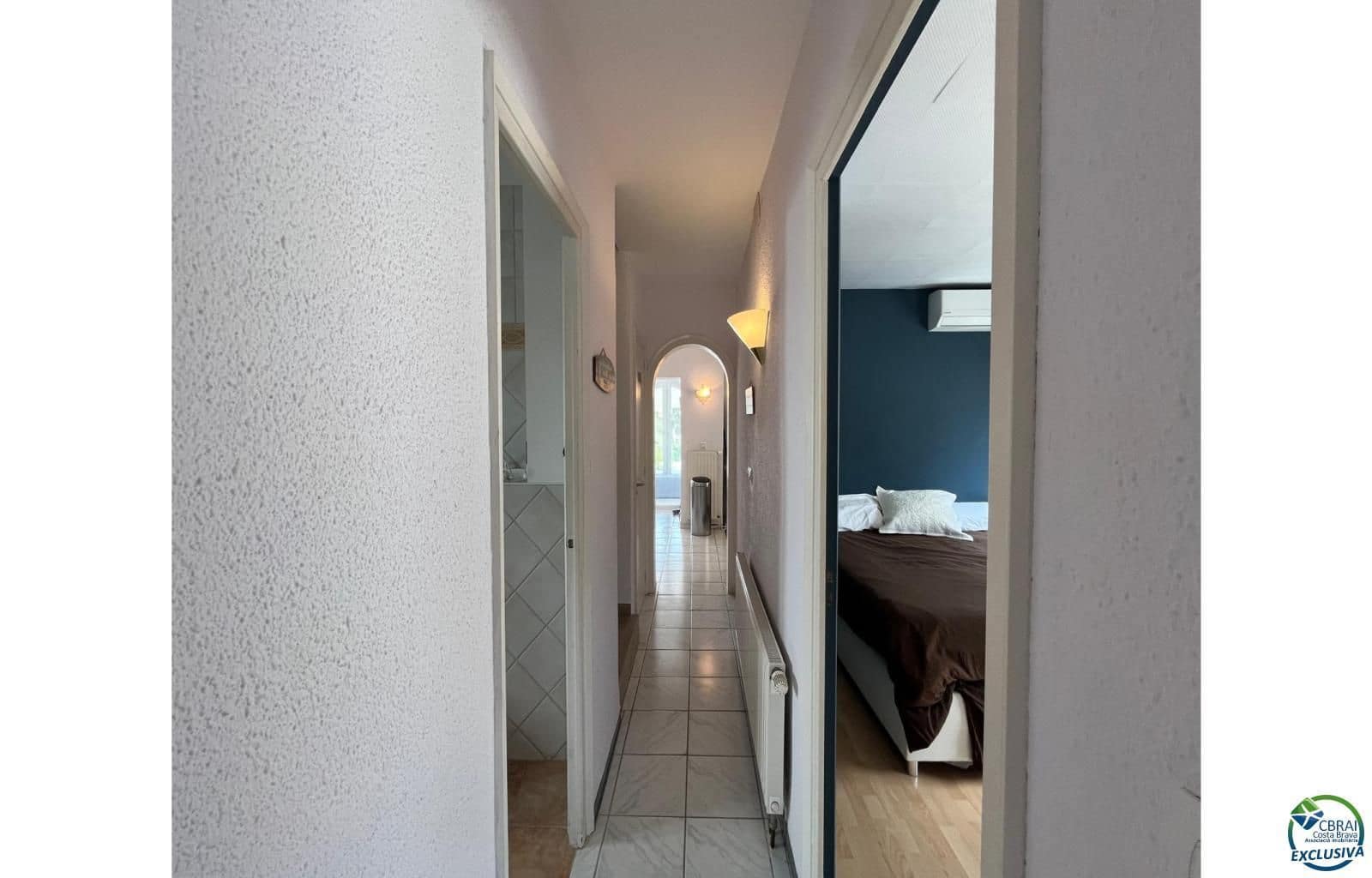 3 sypialnia Willa na sprzedaż w Empuriabrava z basenem garażem - 795 000 € (Ref: 9003887)