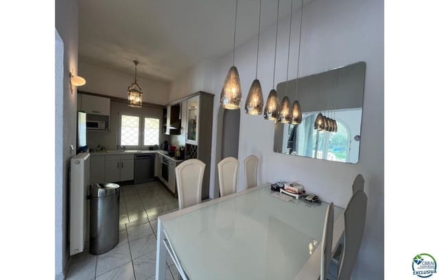 3 sypialnia Willa na sprzedaż w Empuriabrava, Castelló d'Empúries z basenem garażem - 795 000 € (Ref: 9003887)