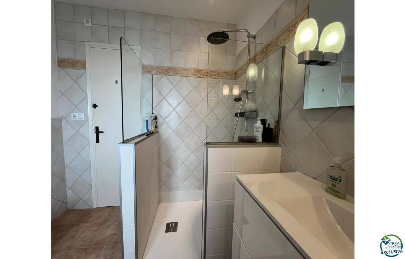 3 sypialnia Willa na sprzedaż w Empuriabrava z basenem garażem - 795 000 € (Ref: 9003887)