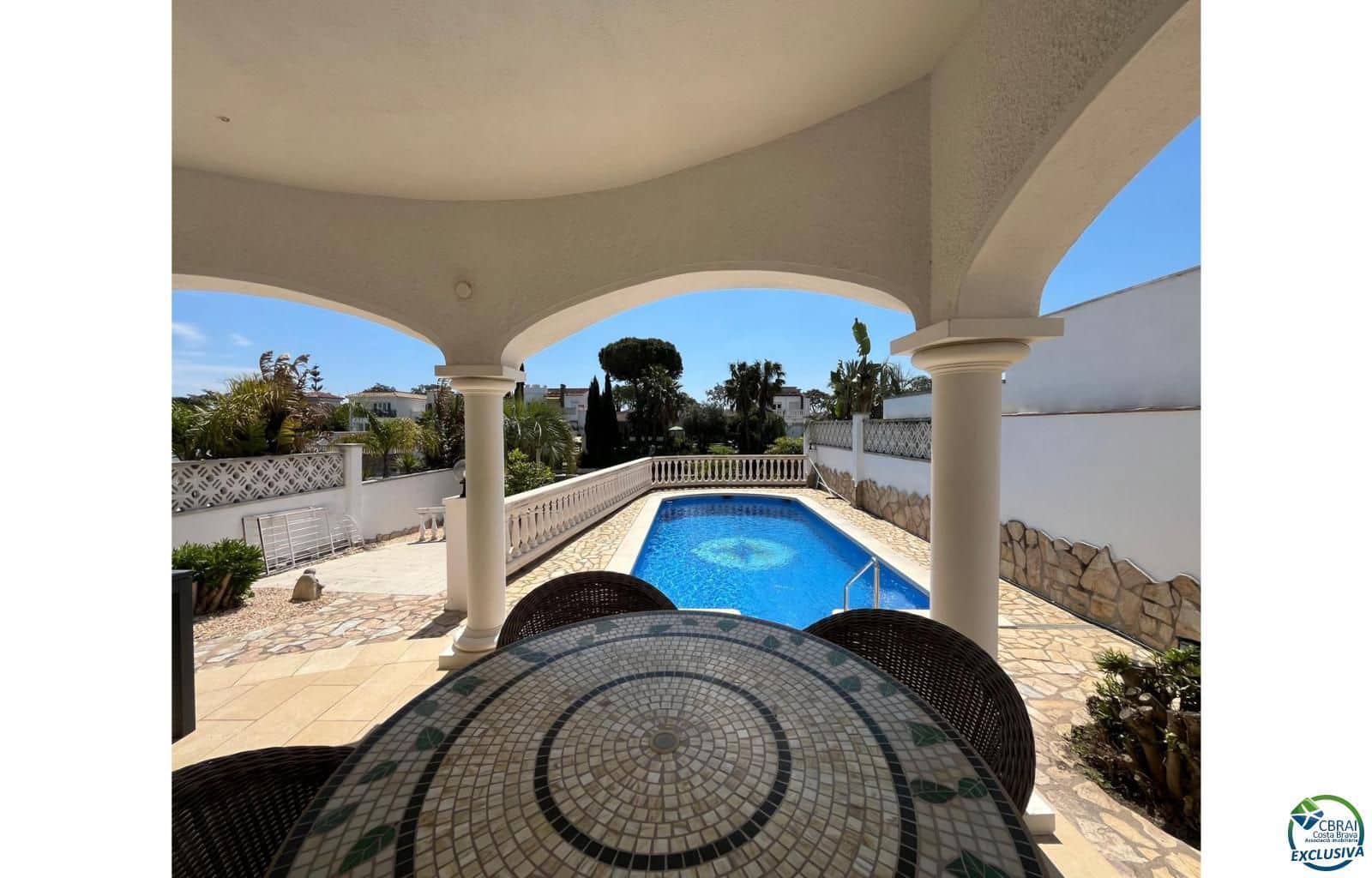 3 sypialnia Willa na sprzedaż w Empuriabrava z basenem garażem - 795 000 € (Ref: 9003887)