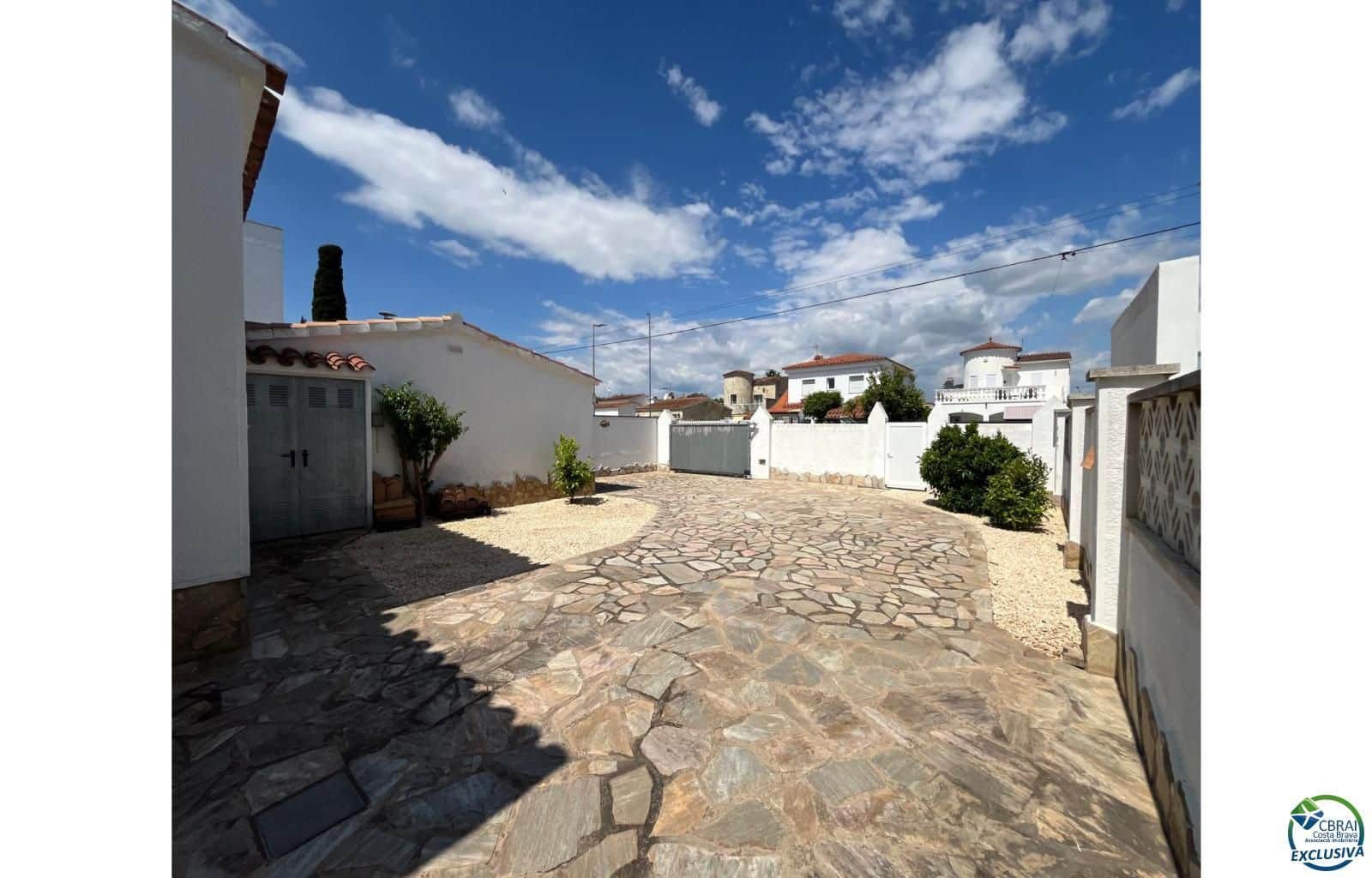 3 sypialnia Willa na sprzedaż w Empuriabrava z basenem garażem - 795 000 € (Ref: 9003887)