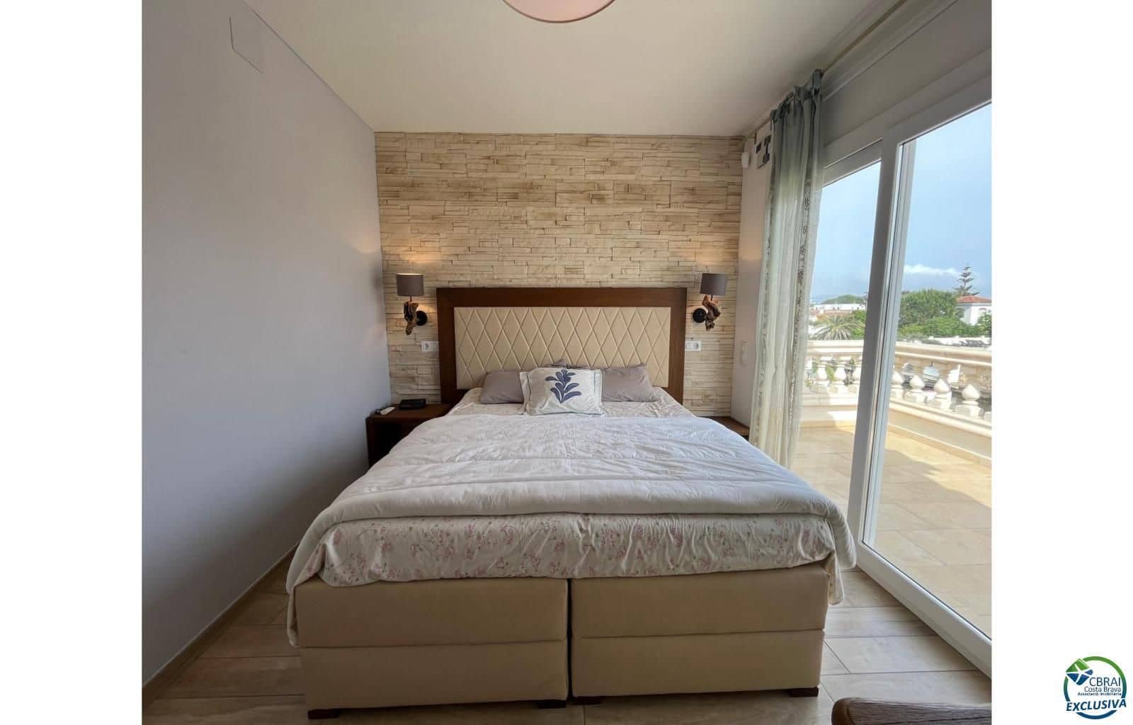 3 sypialnia Willa na sprzedaż w Empuriabrava z basenem garażem - 795 000 € (Ref: 9003887)