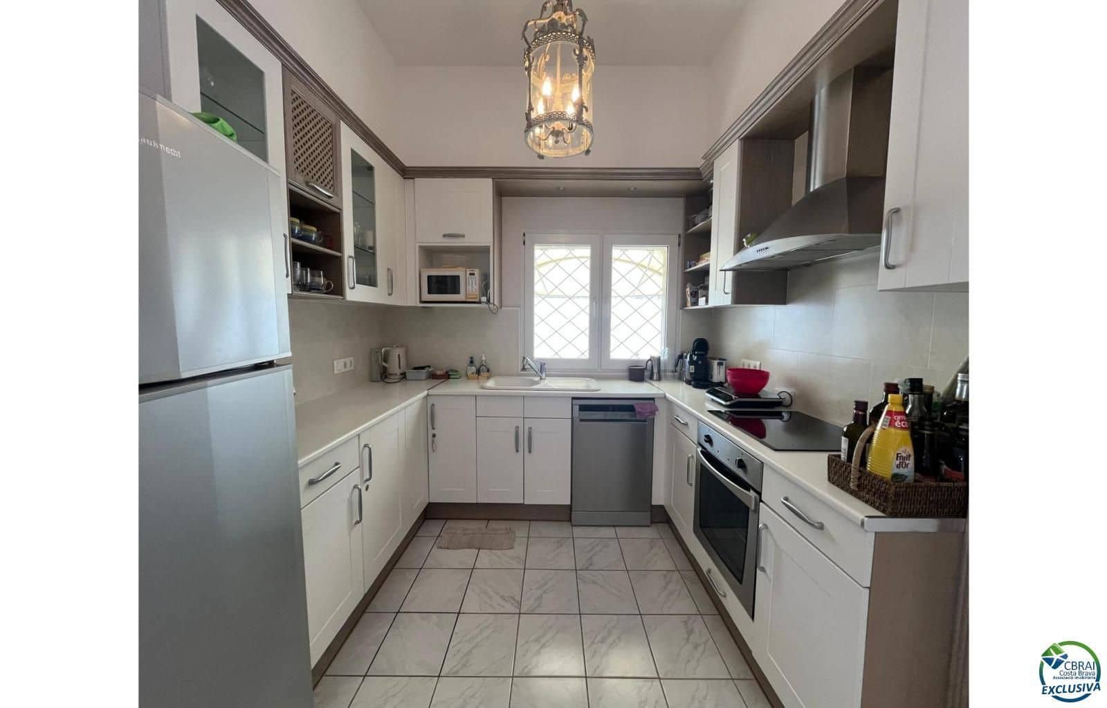 3 sypialnia Willa na sprzedaż w Empuriabrava z basenem garażem - 795 000 € (Ref: 9003887)