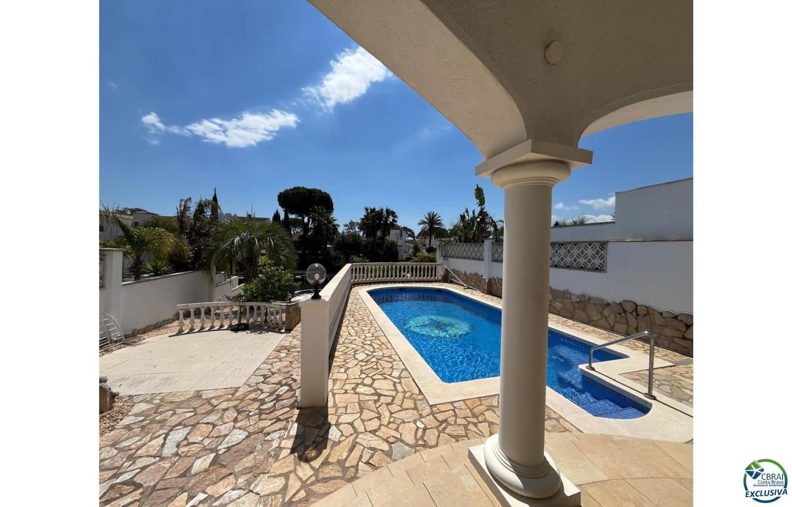 3 sypialnia Willa na sprzedaż w Empuriabrava z basenem garażem - 795 000 € (Ref: 9003887)