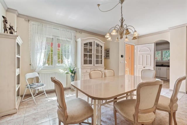 5 slaapkamer Villa te koop in Empuriabrava, Castelló d'Empúries met zwembad garage - € 470.000 (Ref: 9003888)