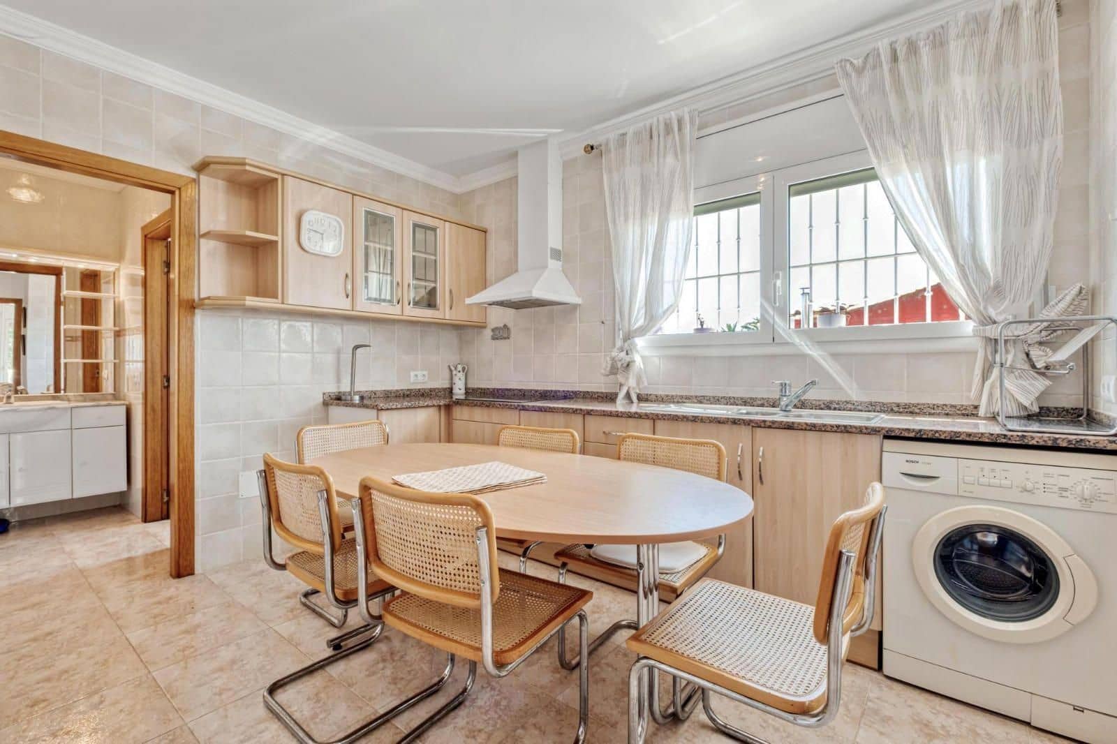 5 soverom Villa til salgs i Empuriabrava med svømmebasseng garasje - € 470 000 (Ref: 9003888)